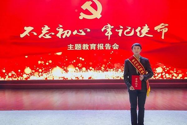 四川礦產(chǎn)機(jī)電技師學(xué)院作主題教育報(bào)告