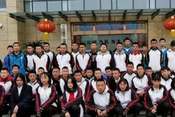 成藝附中組織學(xué)生參觀四川省戒毒所