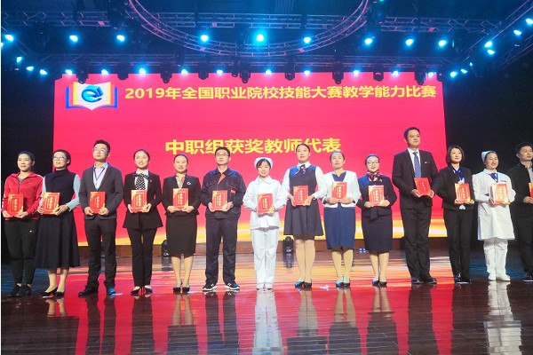 成都職業(yè)學(xué)校鐵路衛(wèi)校榮獲全國比賽一等獎