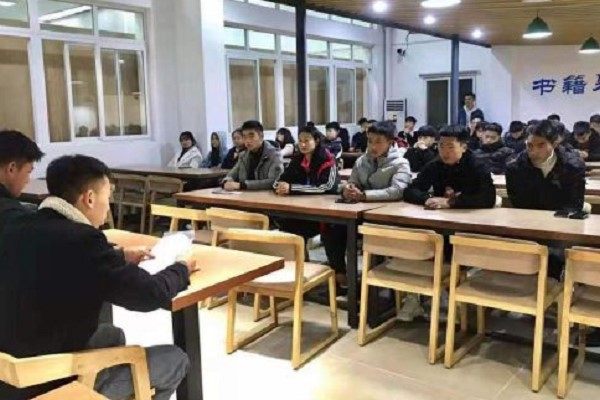 成都中專學(xué)校四川師范大學(xué)幼師學(xué)院好學(xué)生練成記