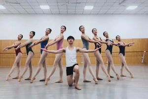 想學(xué)習(xí)舞蹈表演專業(yè)卻不知道選擇哪所學(xué)校 來了解下四川現(xiàn)代藝術(shù)學(xué)校
