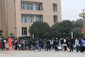 成都高中學校成藝附中美術專業(yè)赴參加美術聯(lián)考