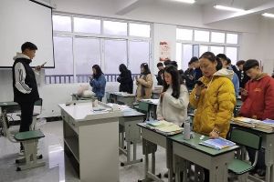 成都職業(yè)學(xué)校希望職業(yè)學(xué)校舉行法制宣傳活動(dòng)