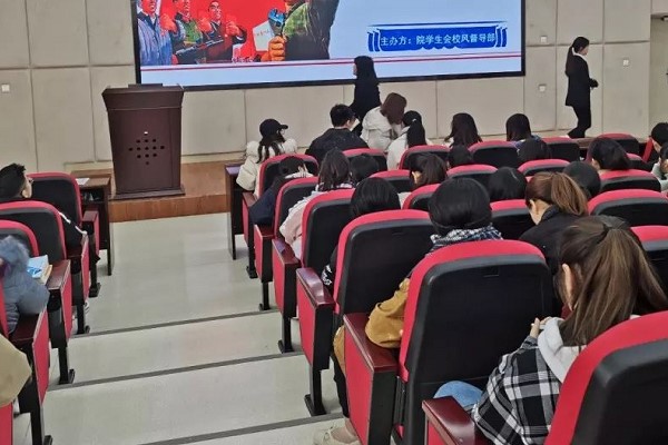 成都高校天府新區(qū)信息職業(yè)學(xué)院開展演講比賽