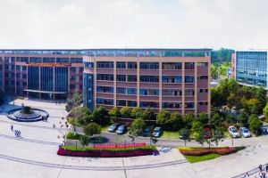 成都職業(yè)學(xué)校希望職業(yè)學(xué)校召開家校委員會(huì)