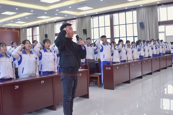 四川師范大學(xué)幼師學(xué)院舉行表?yè)P(yáng)大會(huì)