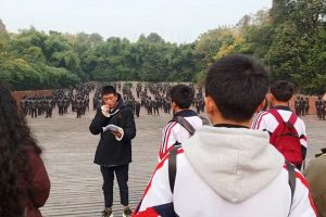 成都職高成都市財(cái)貿(mào)職高學(xué)子重走建川路