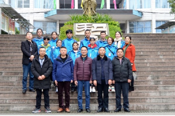 成都中專學(xué)校核工業(yè)技師學(xué)院接待領(lǐng)導(dǎo)指導(dǎo)工作