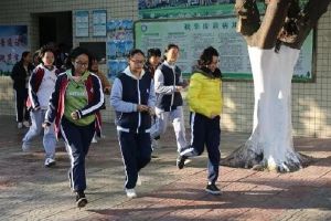 成都藝術高中成藝附中舉行消防疏散活動