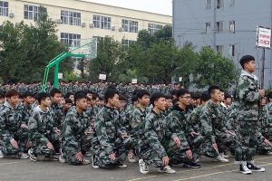 成都中職學(xué)校成都希望職業(yè)學(xué)校開展會操比賽