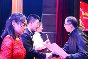 成都高中學校石室中學喜迎合唱比賽