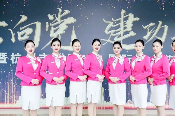 成都東星航空職業(yè)學(xué)校賈琛呈玥
