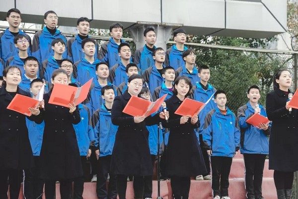 成都中職學校成都希望職業(yè)學校舉行升旗儀式