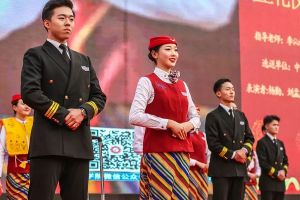 四川中專學(xué)校成都東星航空職業(yè)學(xué)校舉行迎新晚會