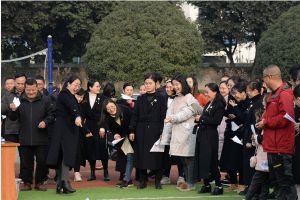 成都高中學(xué)校壽安中學(xué)慶祝2020年元旦