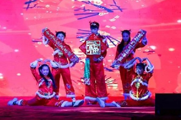 四川蜀都衛(wèi)生學(xué)校舉行2020年元旦晚會