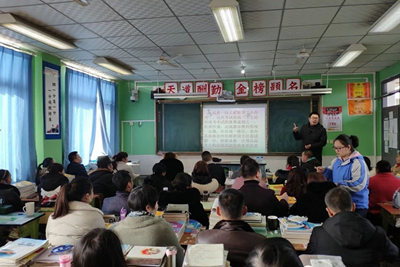 成都高中學校樹德懷遠中學召開家長座談會