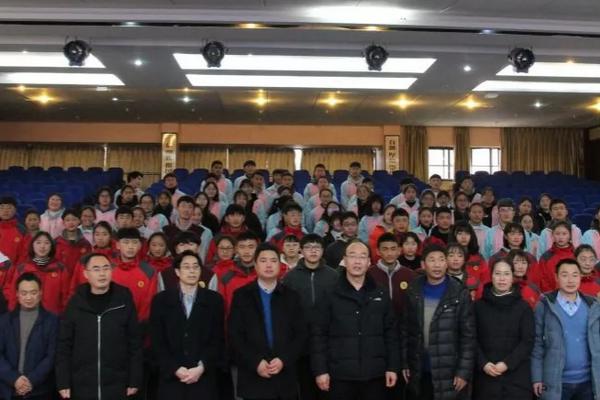 成都高中學(xué)校四川省金堂中學(xué)對(duì)口幫扶師生