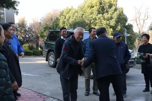 四川職業(yè)院校西昌學院接待相關領導慰問