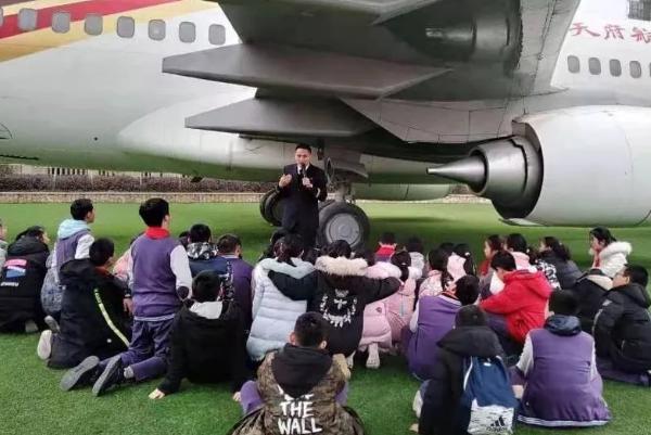 成都中專學(xué)校成都東星航空職業(yè)學(xué)校獲研學(xué)打卡圣地稱號(hào)