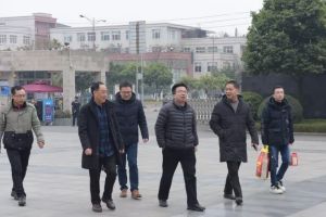 成都中專學校新春意|成都石化工業(yè)學校慰問羅國峰老師
