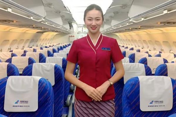 成都航空旅游職業(yè)學(xué)校趙千卉