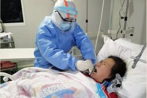 四川職業(yè)高中成都針灸學校學子們在抗疫一線
