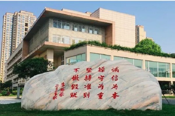 相關(guān)領(lǐng)導(dǎo)到四川財經(jīng)職業(yè)學(xué)院督查疫情防控工作