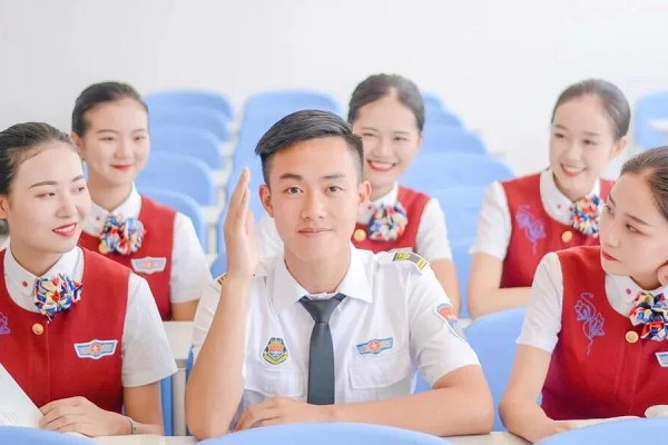 成都東星航空職業(yè)學(xué)校通知