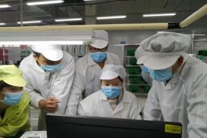 成都中專學(xué)校四川礦產(chǎn)機(jī)電技師學(xué)院送上雪中碳