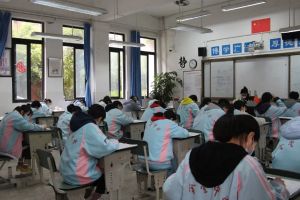 成都高中學校金堂中學迎來開學第一課