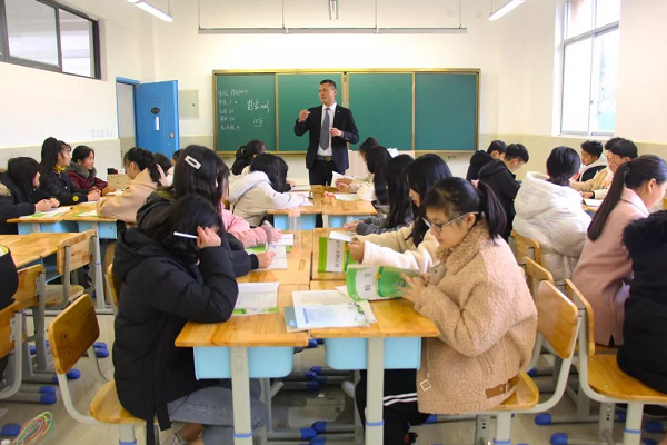 成都中專學校