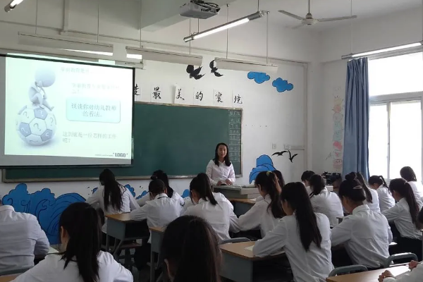 成都中專學(xué)校