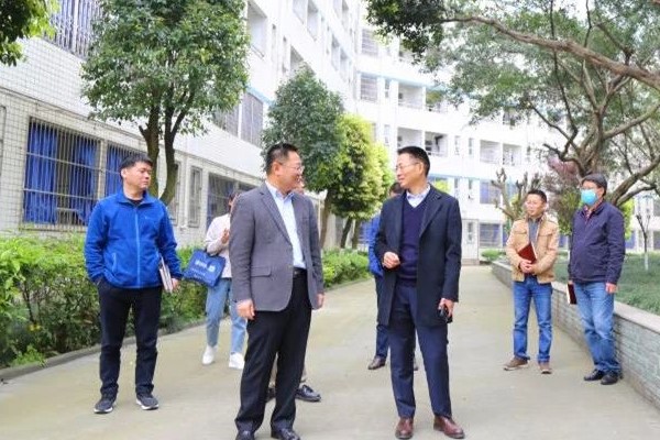 溫江人社局來四川理工技師學(xué)院指導(dǎo)2020年復(fù)學(xué)工作