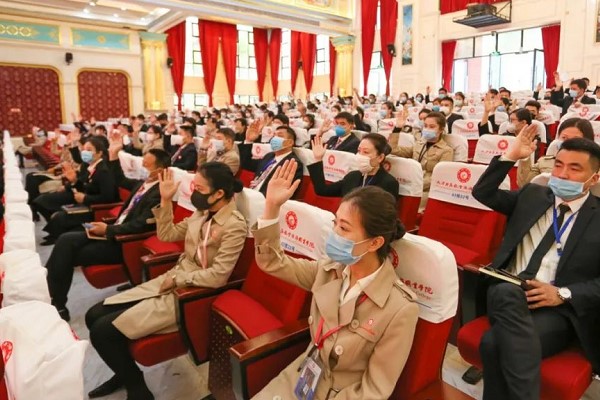 成都職業(yè)院校東星航空學院召開第三屆教職工代表大會