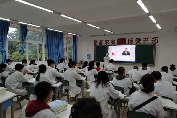 成都中職學(xué)校