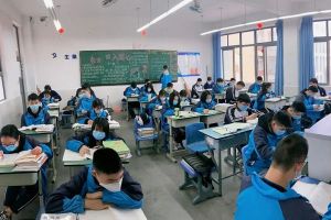 成都職業(yè)學(xué)校四川理工技師學(xué)院學(xué)生們努力的樣子很美
