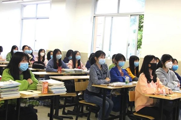 成都中職學(xué)校防疫課堂