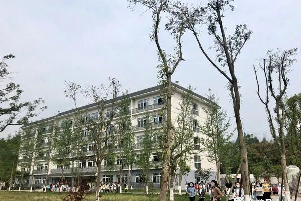 四川師范大學(xué)幼師學(xué)院學(xué)前教育專業(yè)部開(kāi)展應(yīng)急演練活動(dòng)