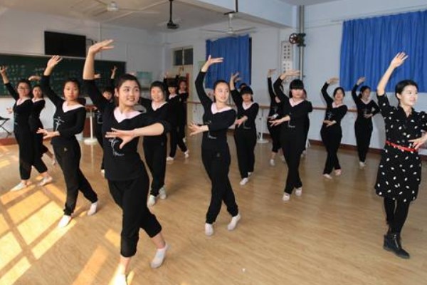 成都中職學(xué)校學(xué)生