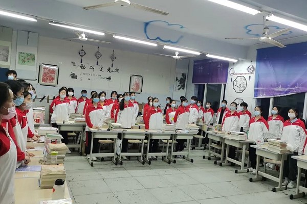 成都中職學?！霸啤睂W習