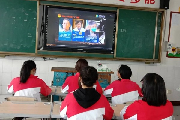 四川理工技師學院迎“五四”