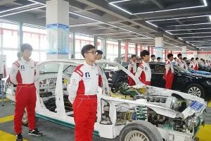 什么專業(yè)就業(yè)前景好?五月花學校推薦汽車美容專業(yè)