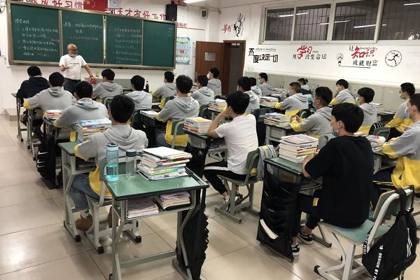 汽車職校增強四川職業(yè)高中學(xué)校學(xué)生創(chuàng)新創(chuàng)業(yè)意識