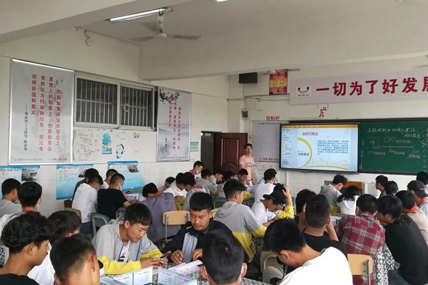 成都職業(yè)技術(shù)學(xué)校汽車職校為“9+3”學(xué)生開授創(chuàng)新課
