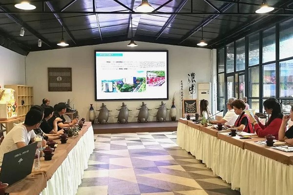 四川高職院校四川文化藝術學院前往企業(yè)洽談合作