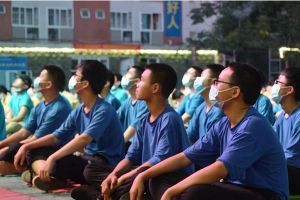 成都華商理工學(xué)校2020年開展心理健康講座