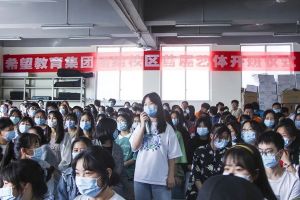 成都希望職業(yè)學(xué)校舉行首屆藝體開(kāi)班儀式