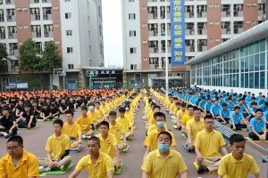 郭廣嵐教授蒞臨成都華商理工職業(yè)學(xué)校開展講座
