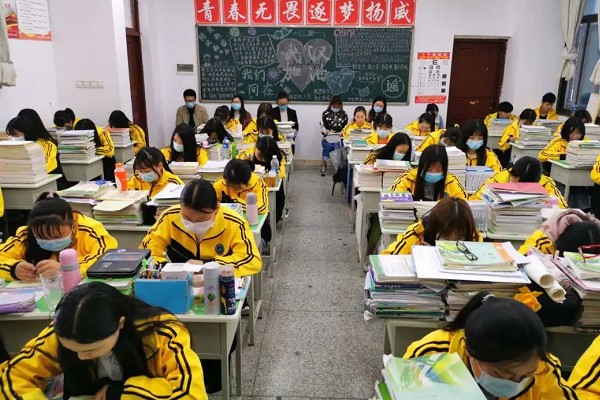 成都高中學校學生